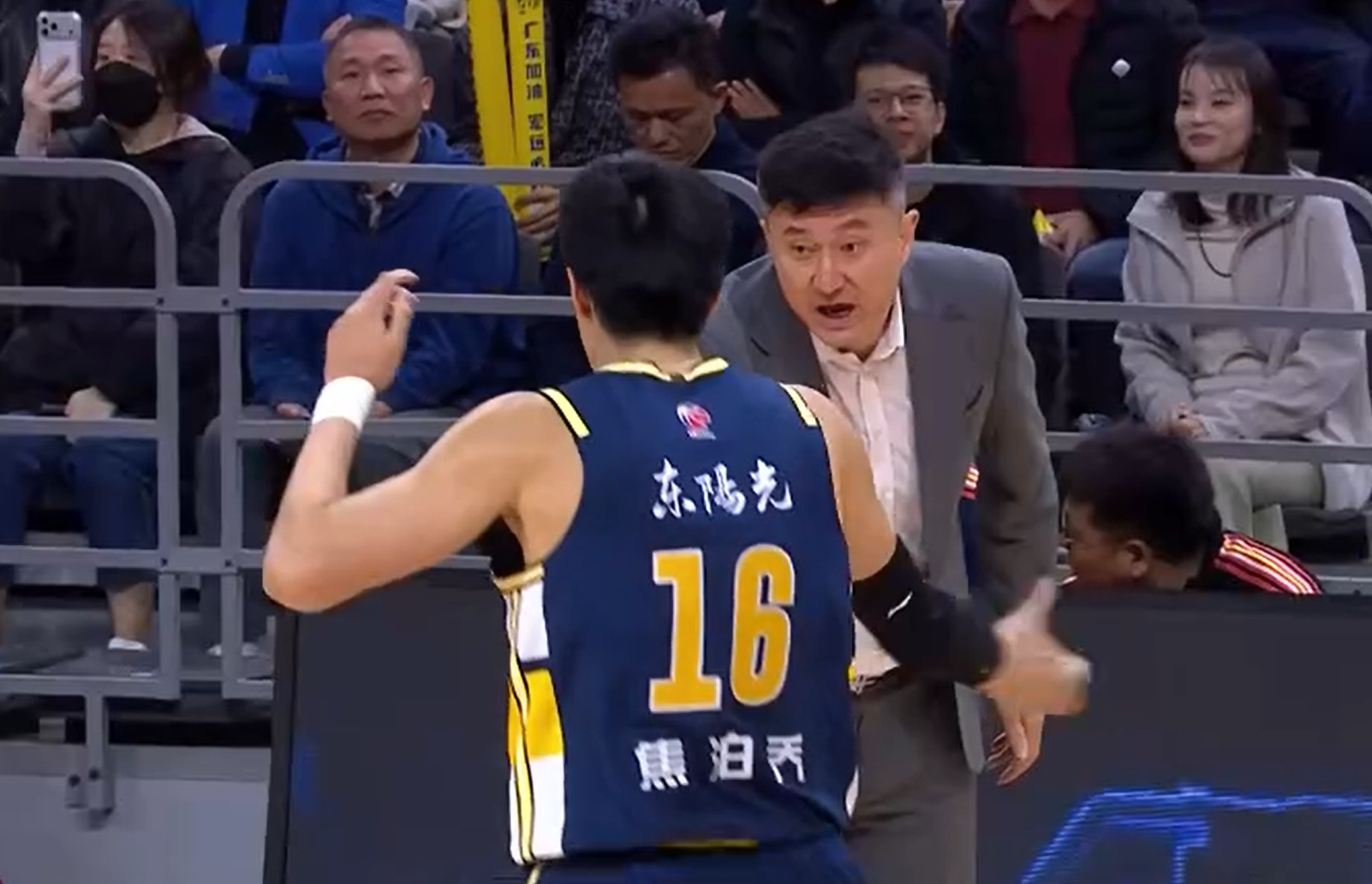 华体会体育app下载-广东队球迷,给杜锋送上了4个建议!